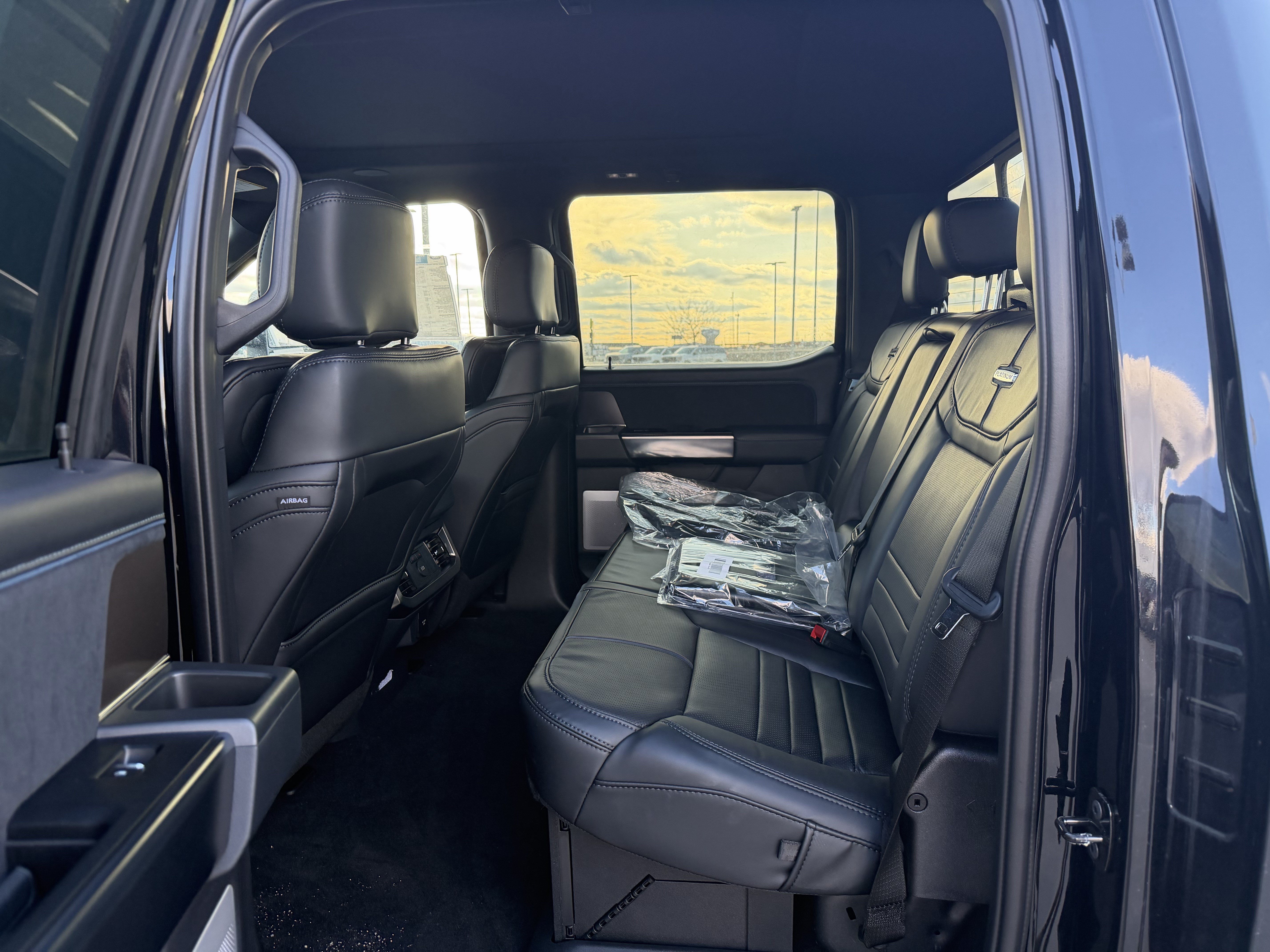 2026 Ford F-350 Super Duty Platinum - Photo 6
