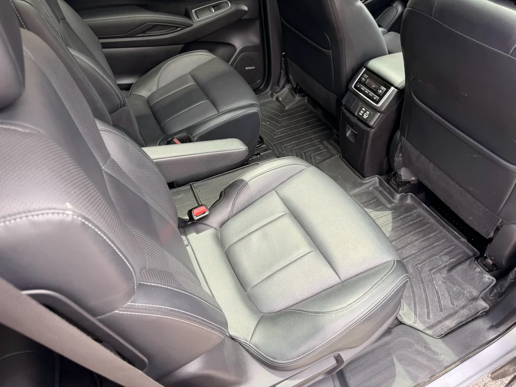Used 2023 Ice Silver Metallic Subaru Limited image 21