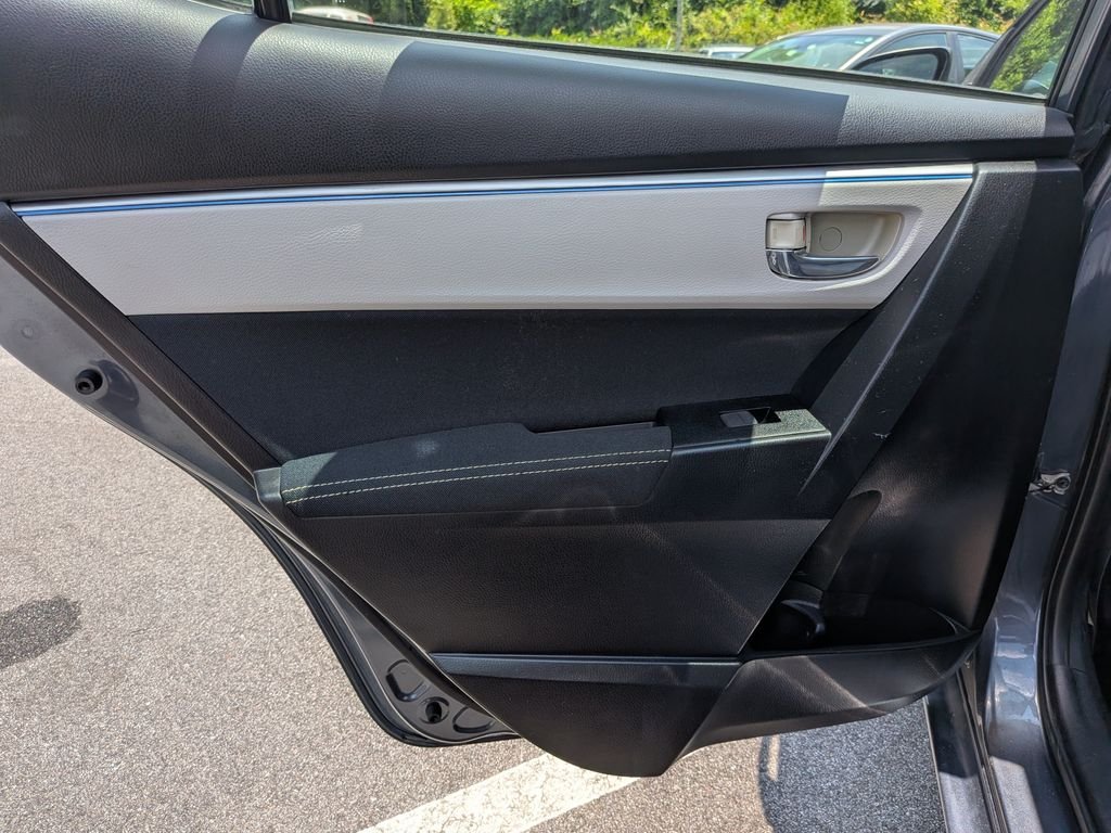Used 2015 Gray Toyota LE image 24