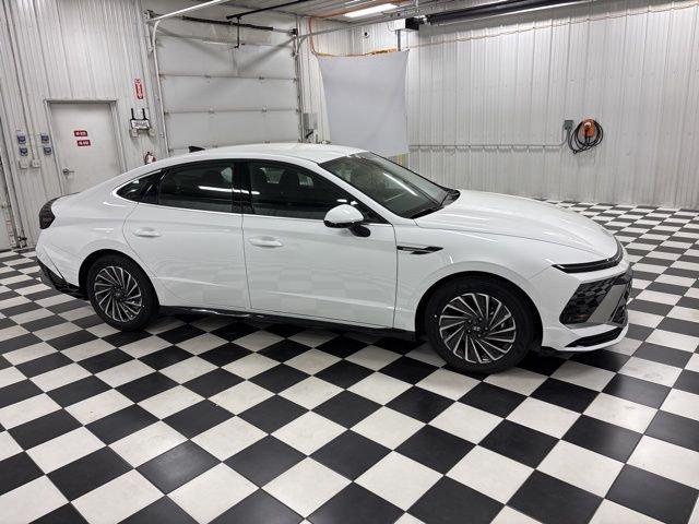 Certified 2025 Hyundai Sonata Hybrid SEL with VIN KMHL34JJ2SA134763 for sale in Rochester, Minnesota