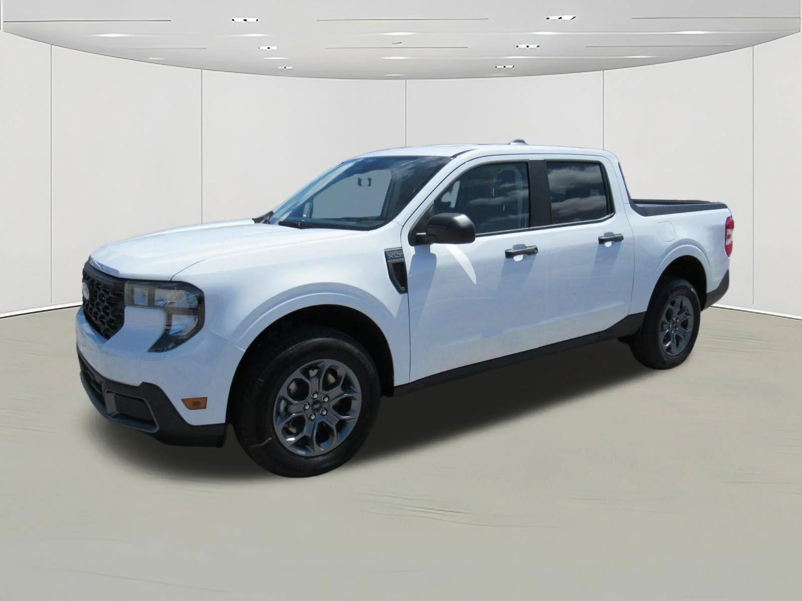 New 2026 Oxford White Ford XLT image 4