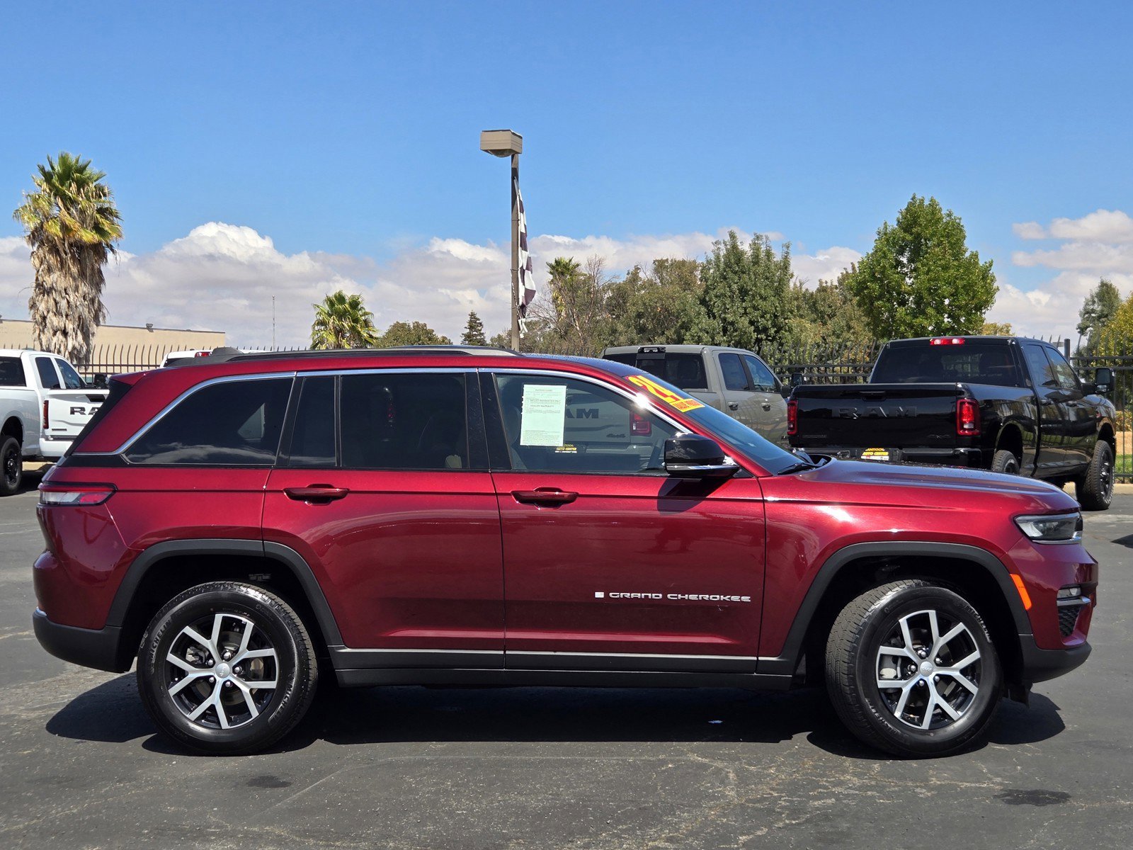 2024 Jeep Grand Cherokee Limited photo 3