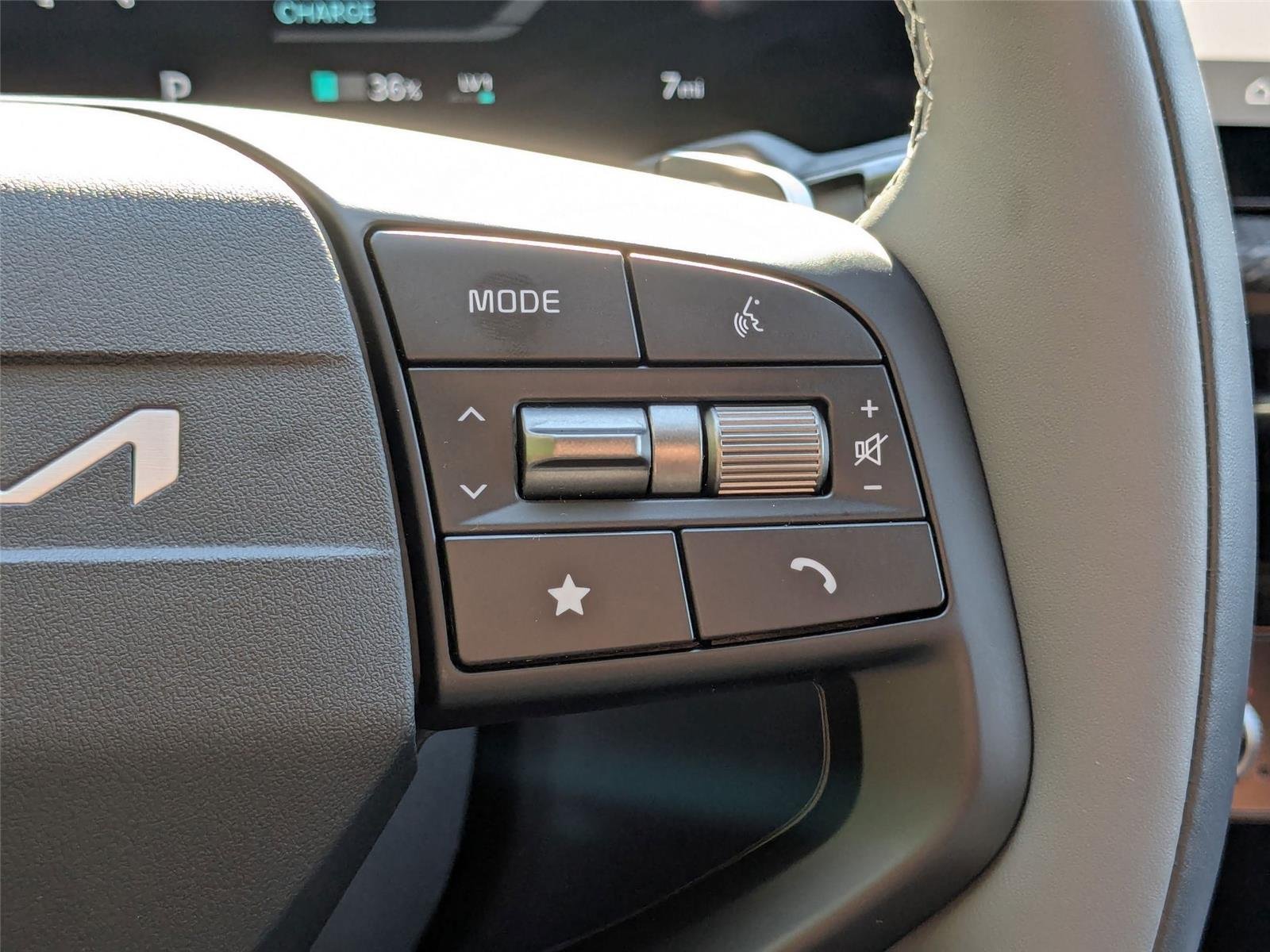 New 2025 Glacier White Pearl Kia Wind image 19