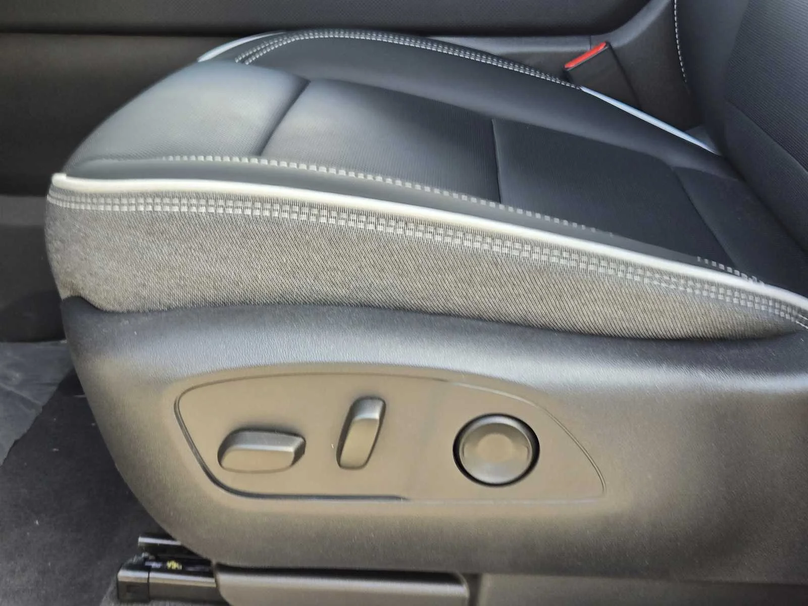 2026 GMC Sierra EV Elevation - Photo 16
