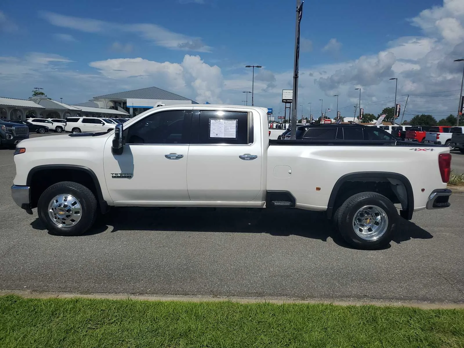 Used 2024 Iridescent Pearl Tricoat Chevrolet LTZ DRW image 2