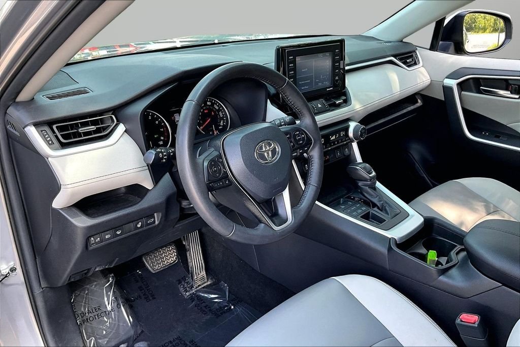 Used 2021 Silver Toyota XLE Premium image 21