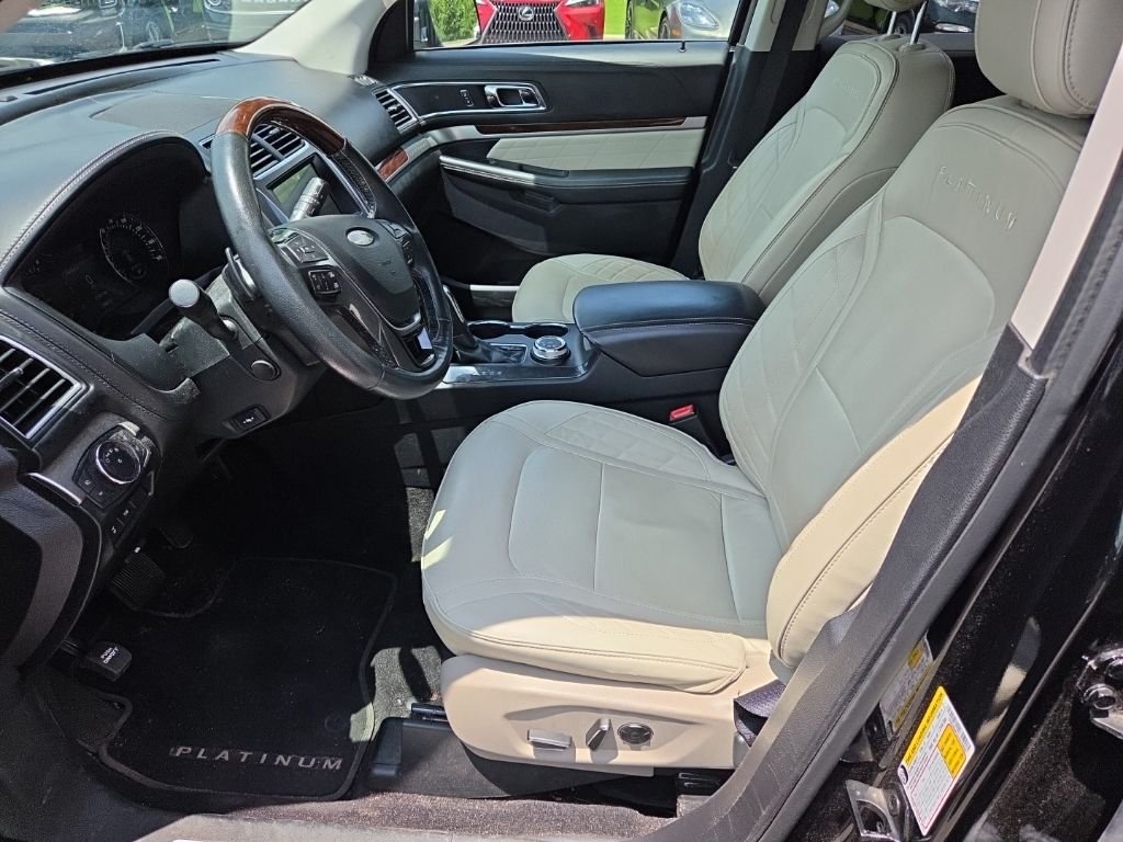 Used 2018 Shadow Black Ford Platinum image 4