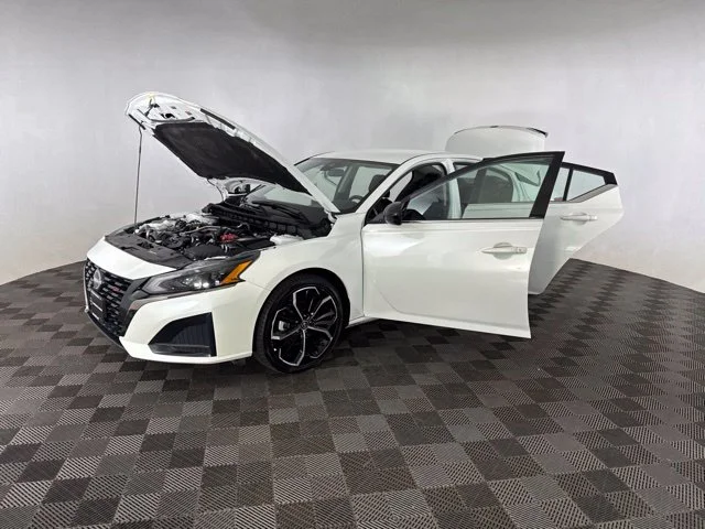 Used 2024 White Nissan 2.5 SR image 13