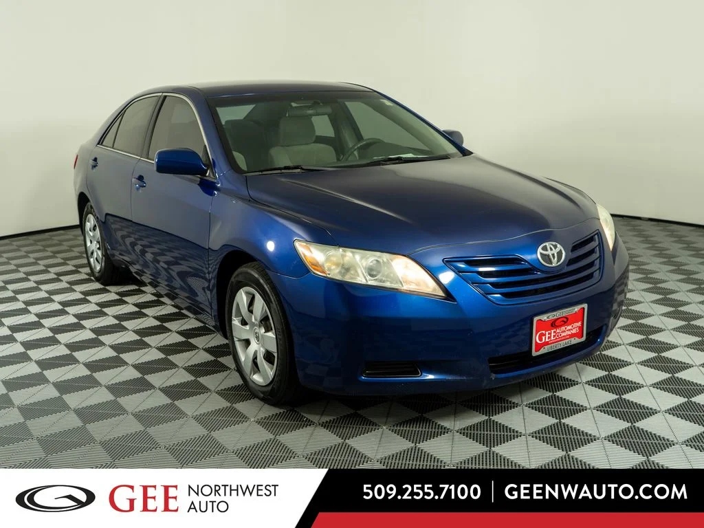 Used 2007 Blue Toyota LE image 1