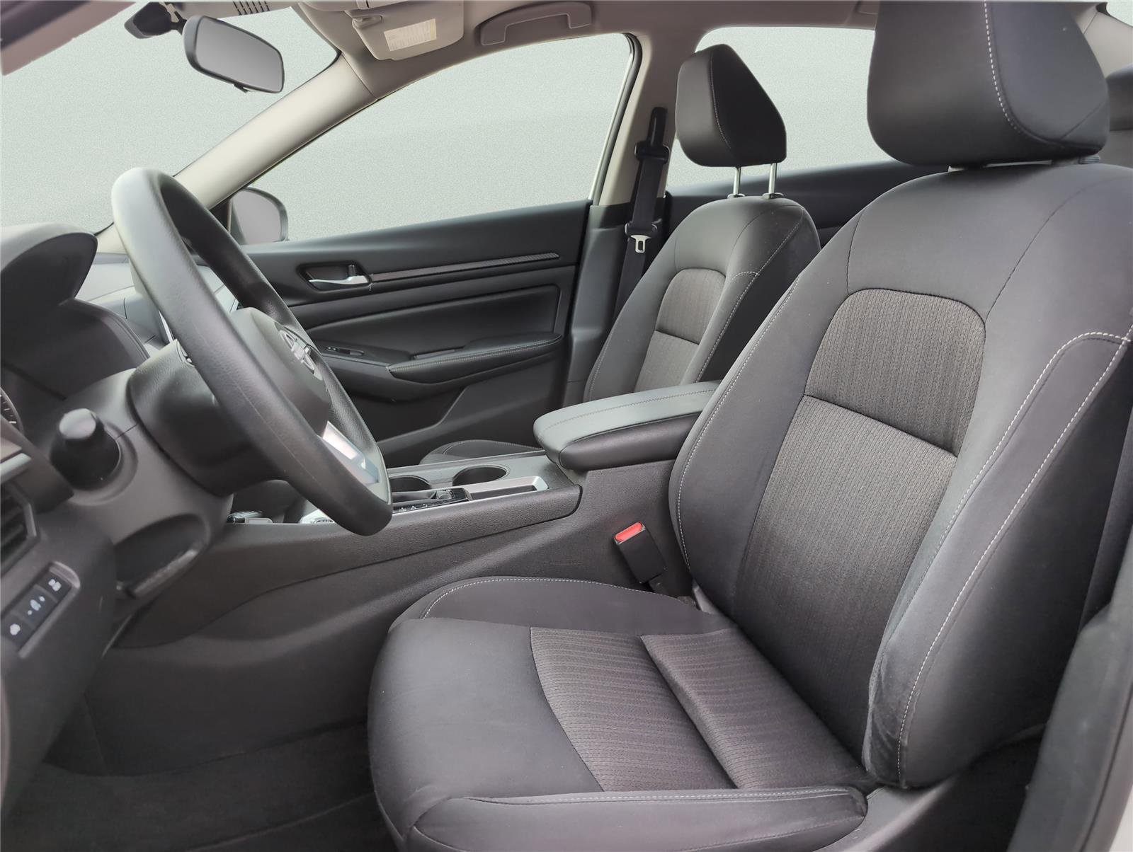 2025 Nissan Altima SV - Photo 14