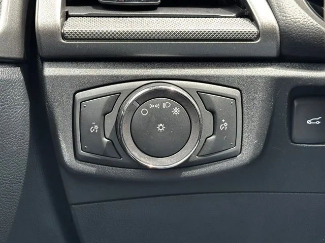 Used 2020 Silver Ford SE image 18