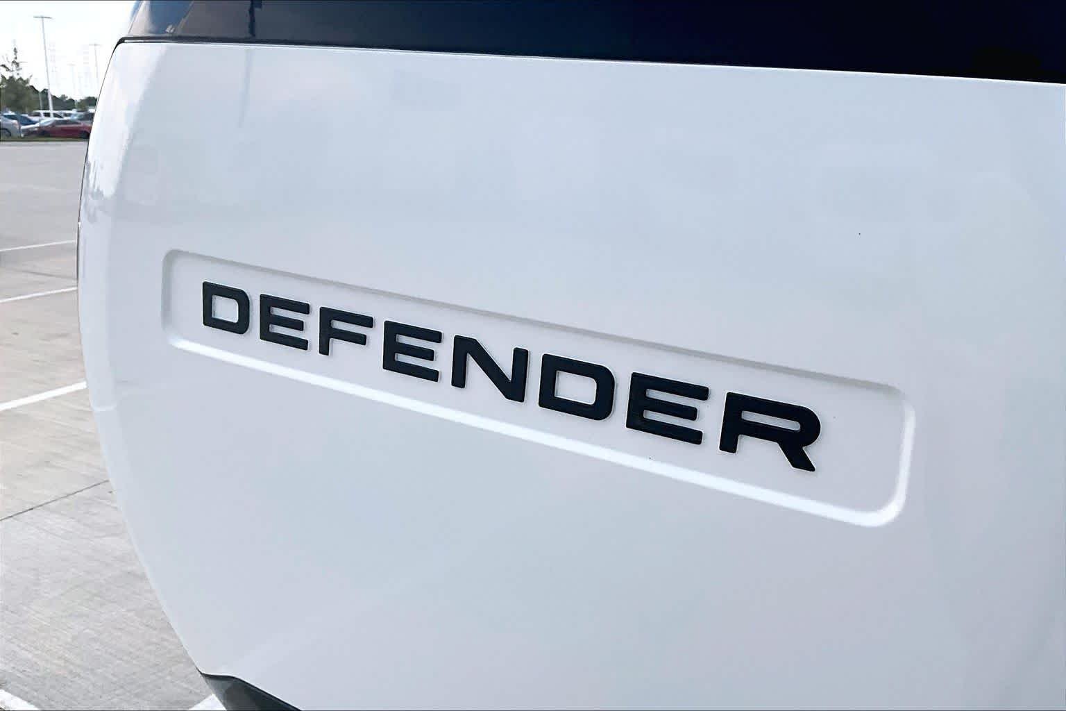 Used 2023 Fuji White Land Rover S image 9