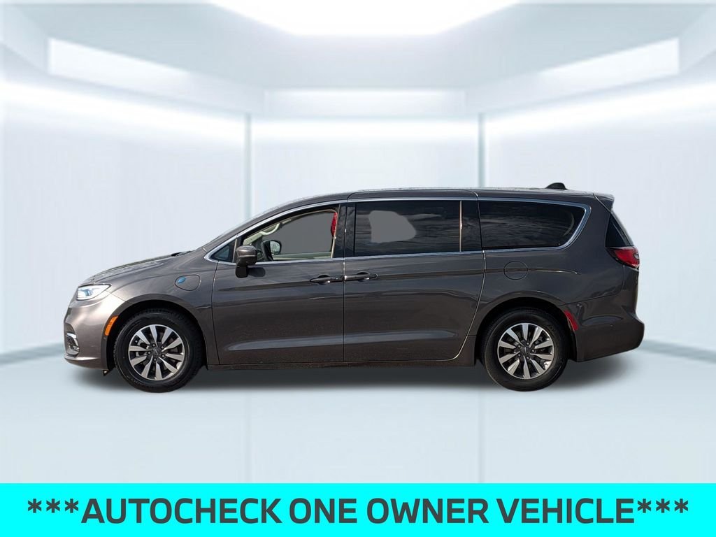 Used 2023 Gray Chrysler Touring L image 2