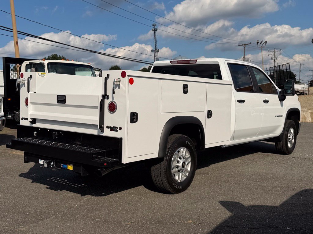 New 2026 Summit White Chevrolet WT image 3