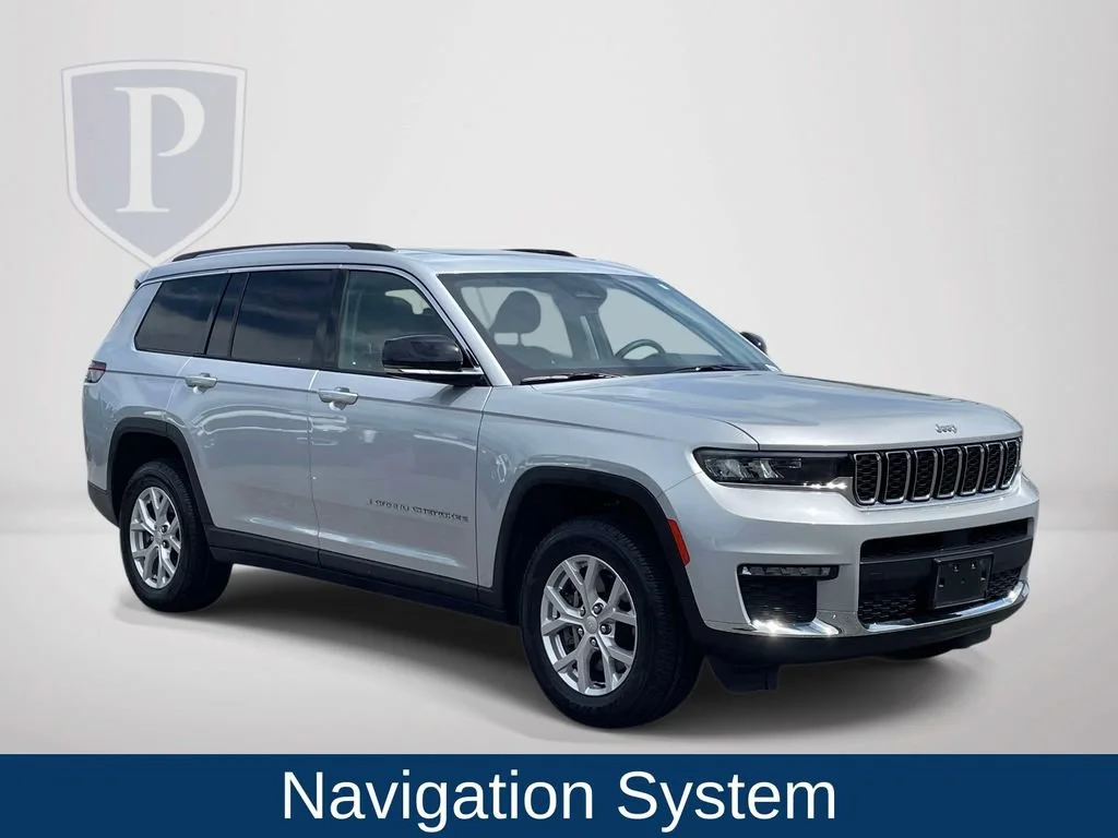 Used 2023 Silver Jeep Limited 4x4 image 2