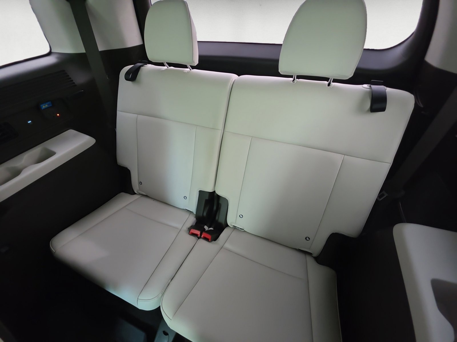 Used 2024 Rockwood Green Hyundai Calligraphy image 13
