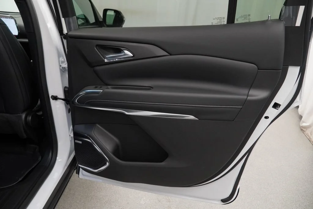 New 2027 Summit White Chevrolet LT image 27