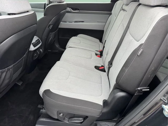 Used 2023 White Hyundai SE image 16