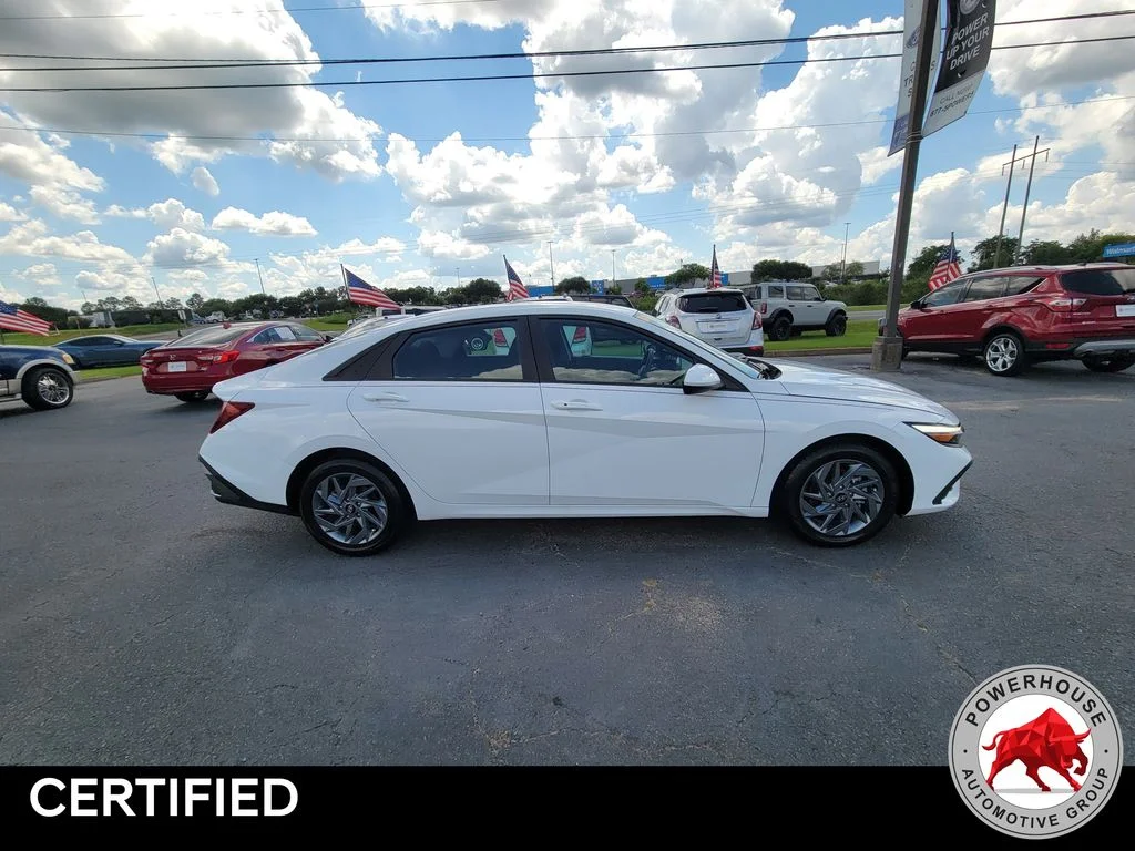 Used 2024 White Hyundai SEL image 8