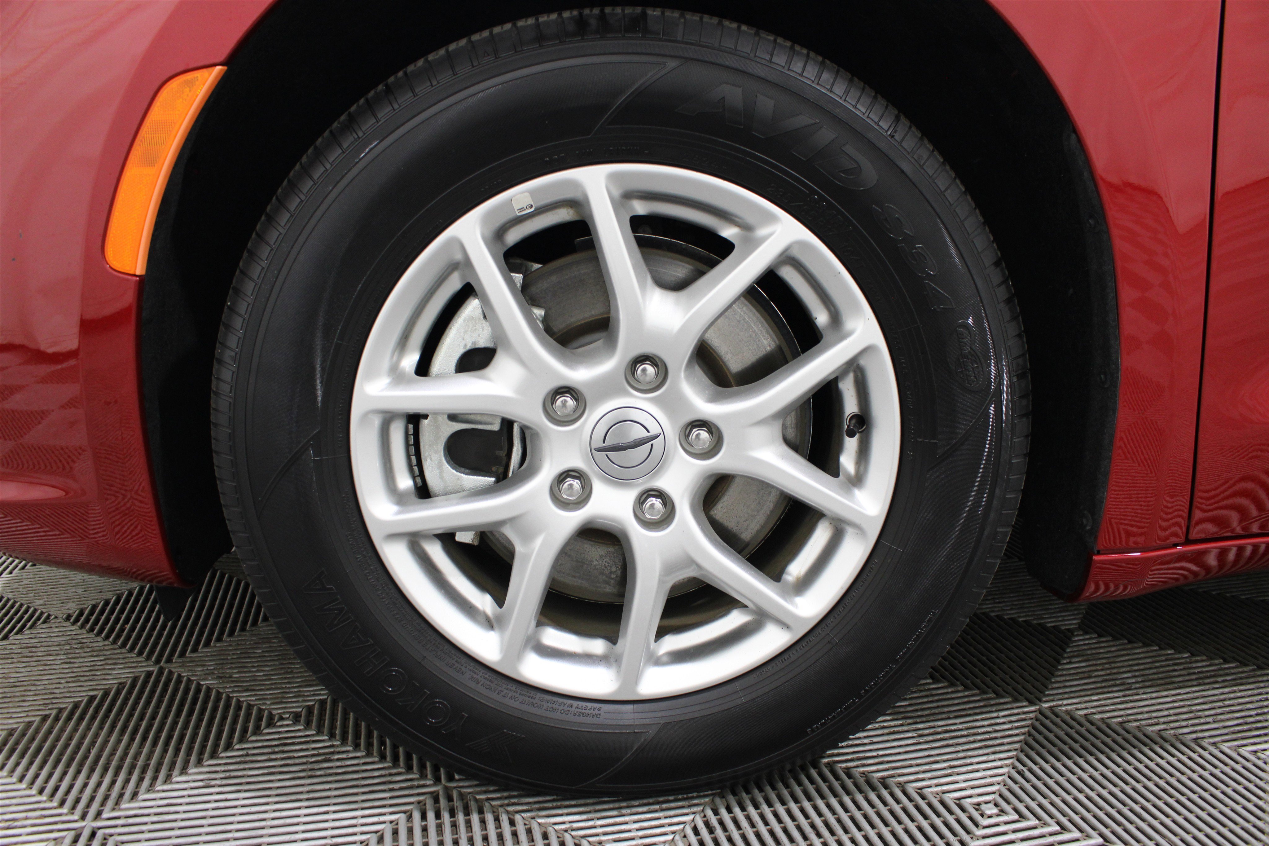 Used 2025 Red Hot Pearlcoat Chrysler Select image 36