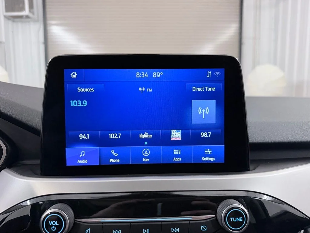 Used 2020 Red Ford SE image 19