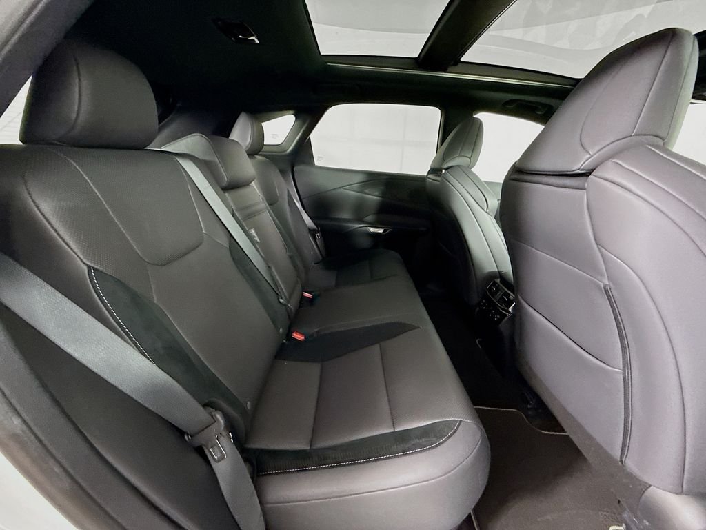 Used 2023 White Lexus 500h F SPORT Performance image 23