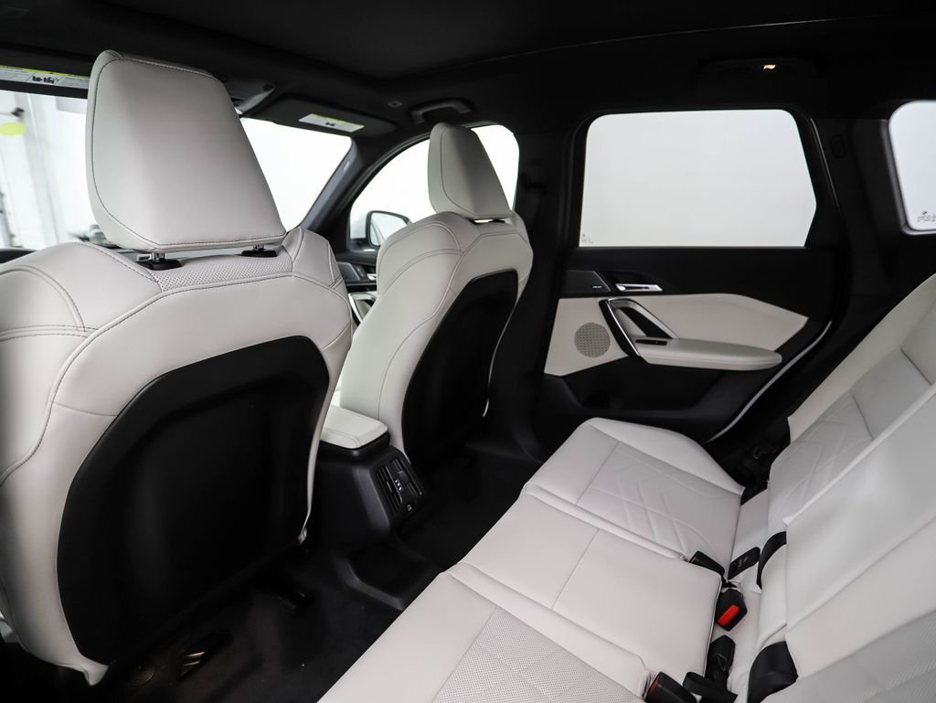 Used 2026 White Metallic BMW xDrive28i image 22