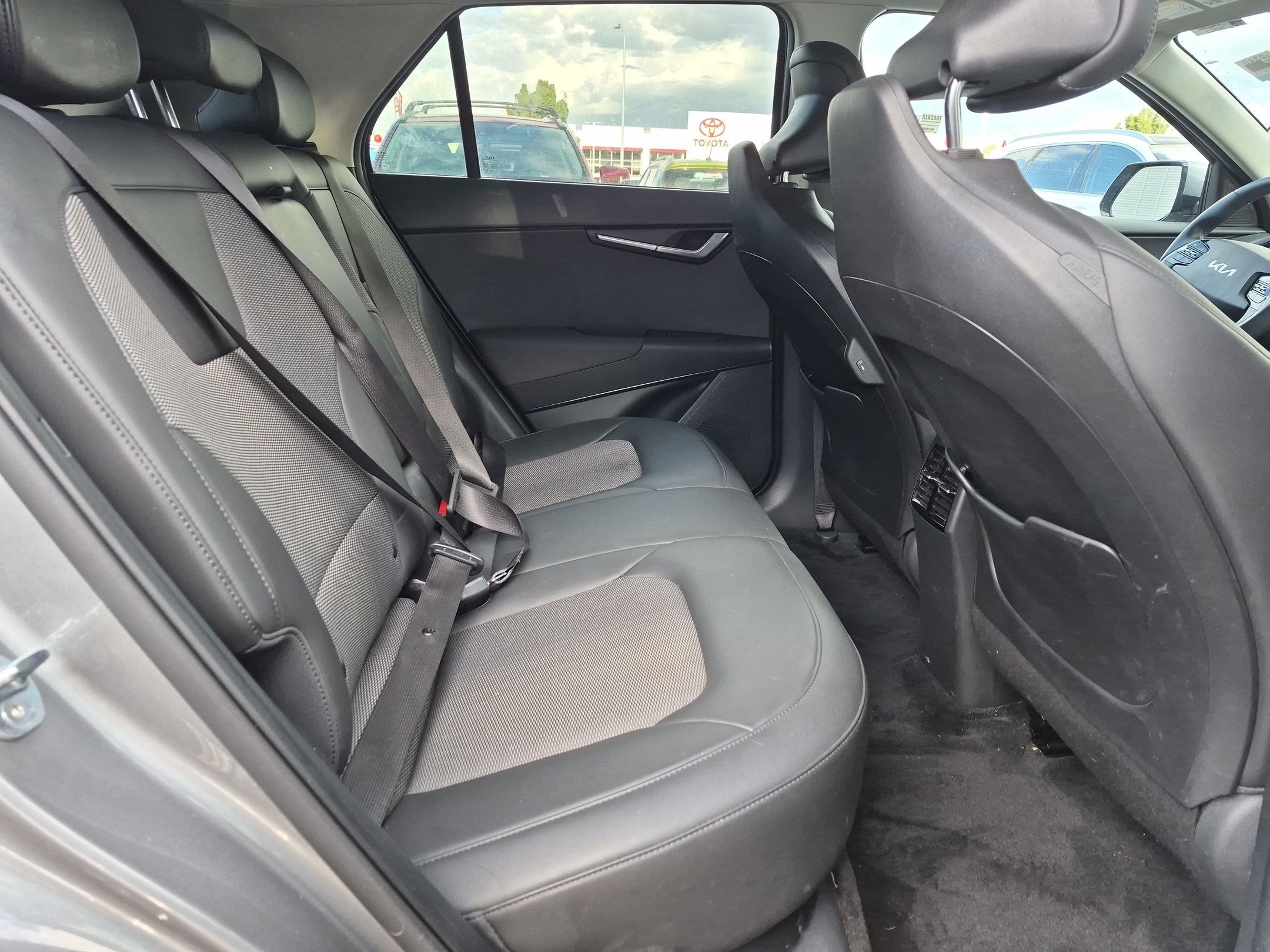 Ken Garff Cert 2024 Steel Gray Kia Wind image 28