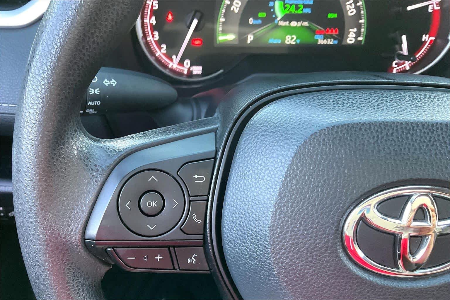 Used 2025 Ice Cap Toyota XLE image 23
