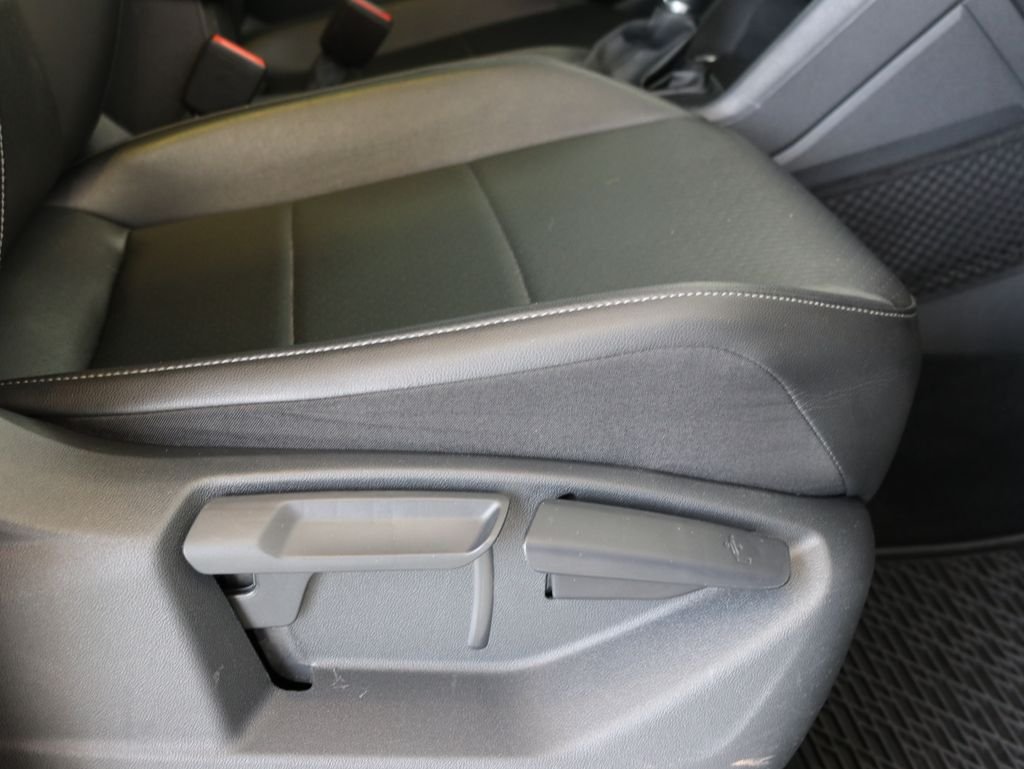 Used 2018 Gray Volkswagen 2.0T SEL image 41