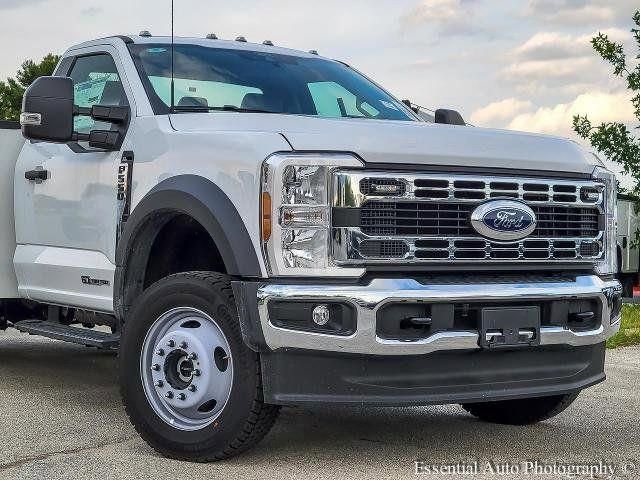 New 2025 Oxford White Ford F-550® XL image 30