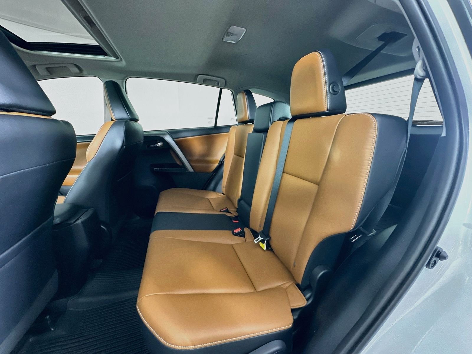 Used 2016 Blizzard Pearl Toyota Limited image 25