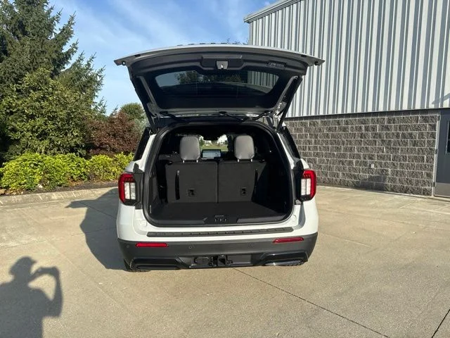 New 2027 Avalanche Gray Ford ST-Line image 39