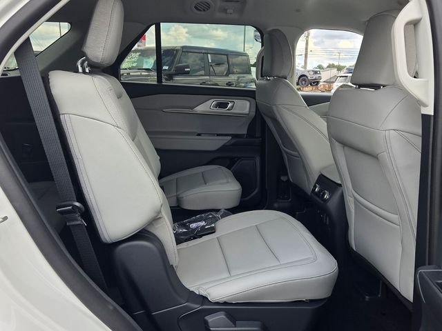 New 2026 Star White Metallic Tri-Coat Ford Active image 16