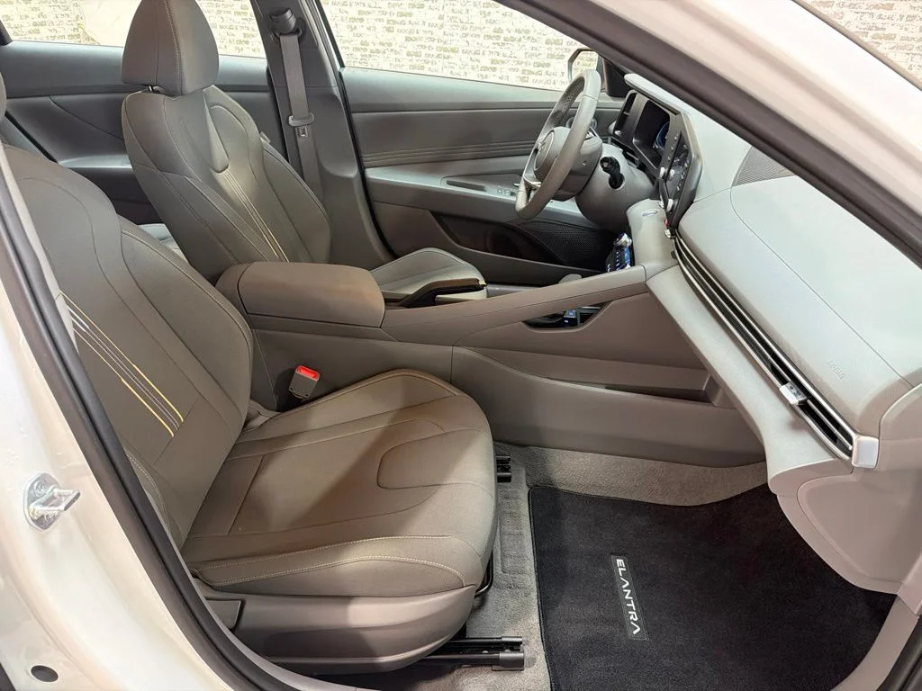 Used 2026 Serenity White Hyundai SEL Sport image 10