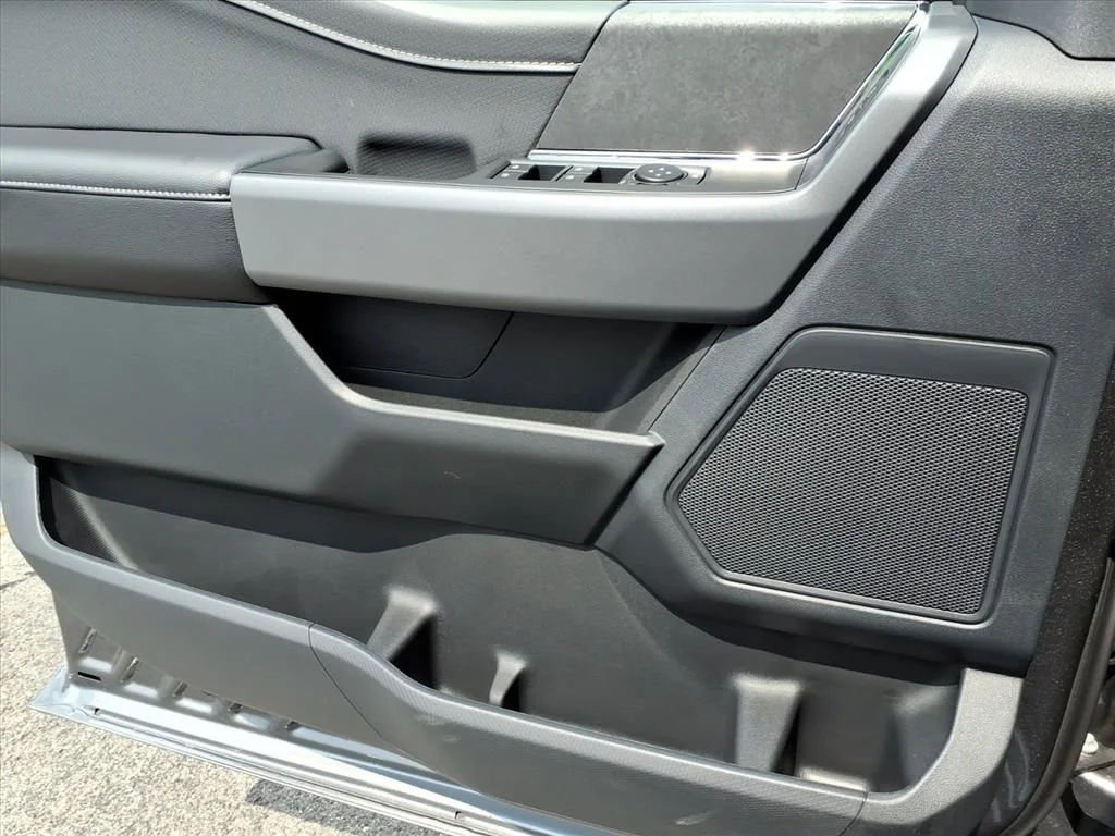 New 2026 Carbonized Gray Metallic Ford XLT image 17