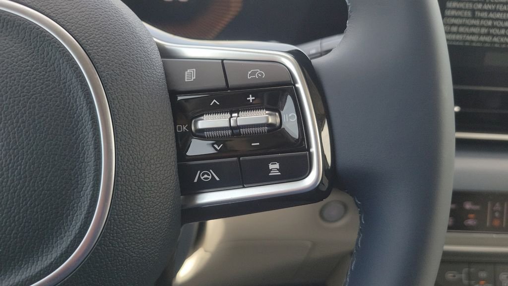 New 2026 Snow White Pearl Kia EX image 22