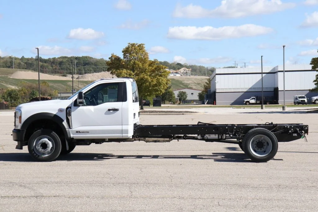 New 2026 Oxford White Ford F-550® XL image 5