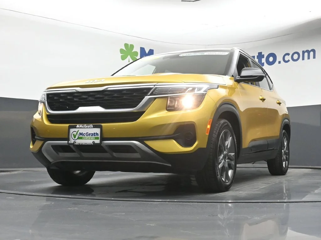 Used 2022 Yellow Kia S image 7