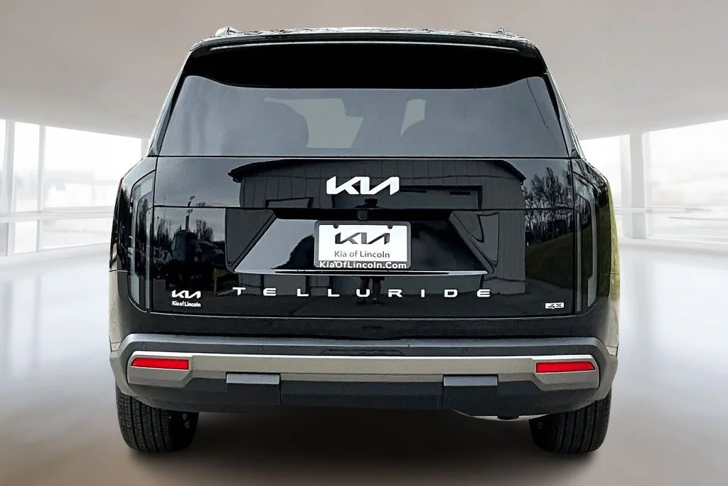 New 2027 Ebony Black Kia S image 4