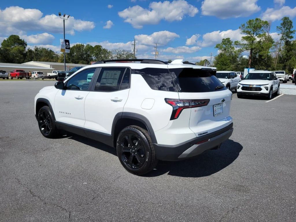 New 2027 Summit White Chevrolet LT image 4