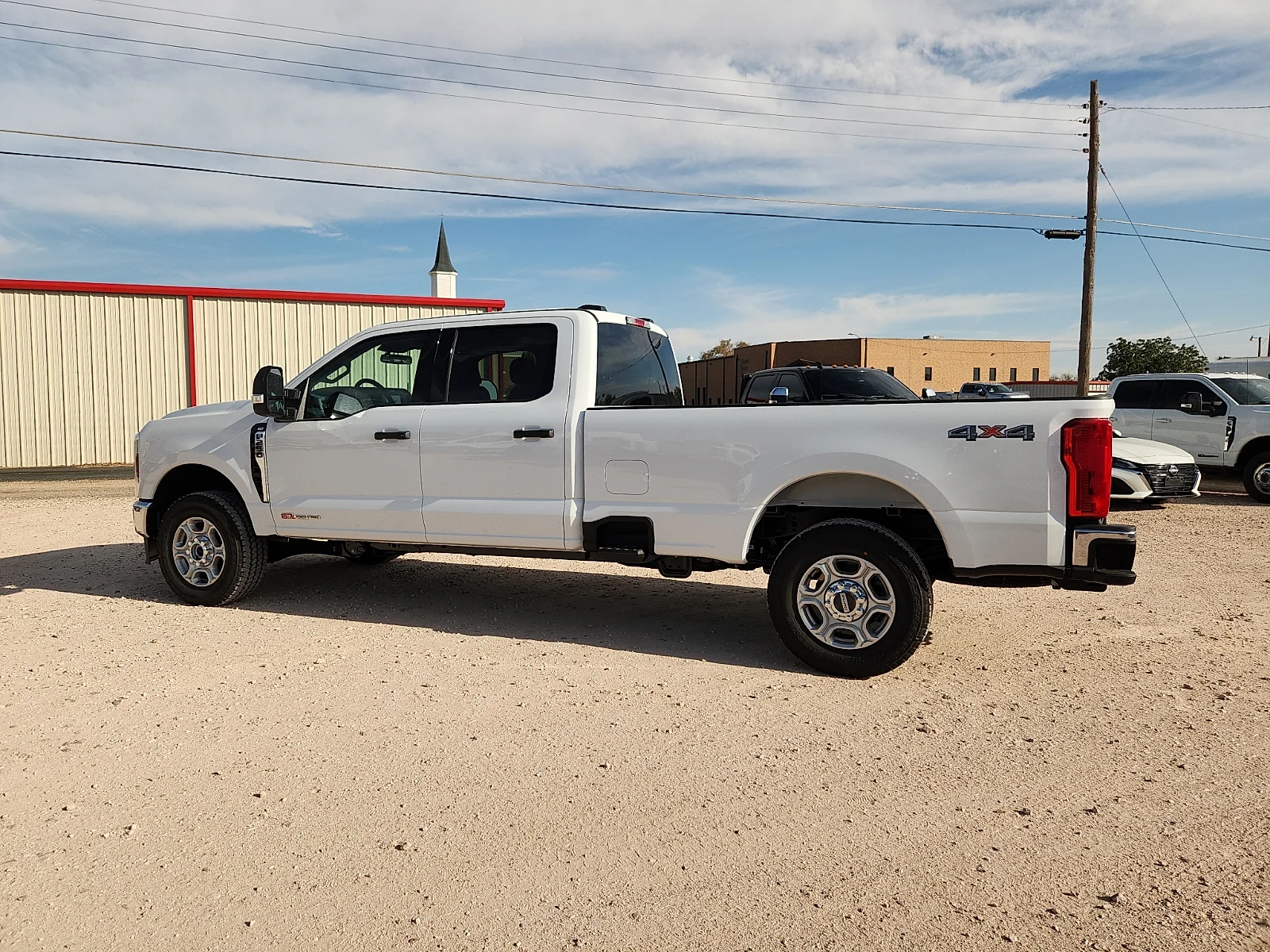 New 2027 Oxford White Ford XLT image 4
