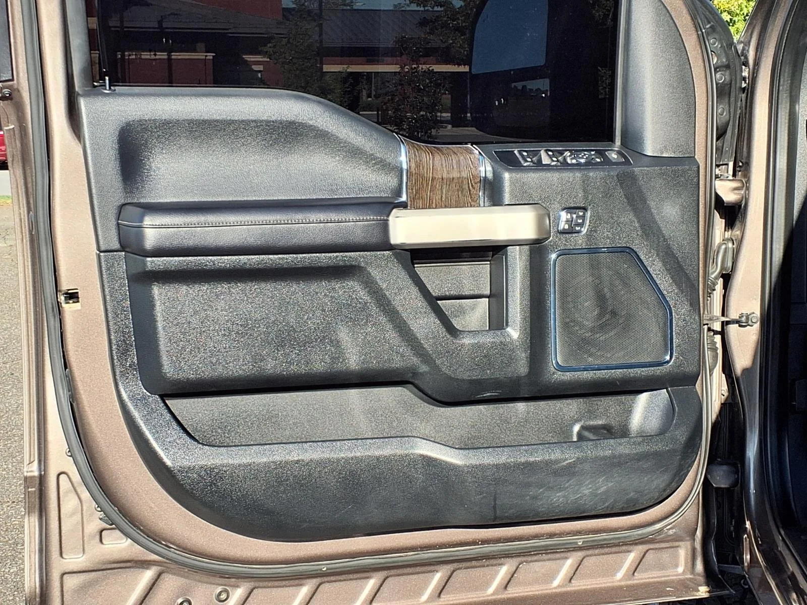 Used 2021 Stone Gray Metallic Ford LARIAT image 30