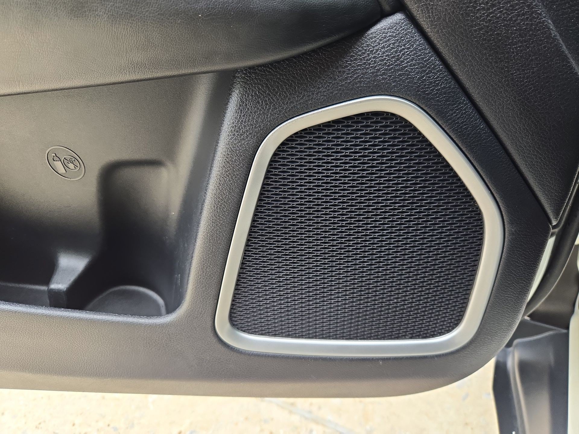 Used 2019 White Clearcoat Jeep Limited image 12