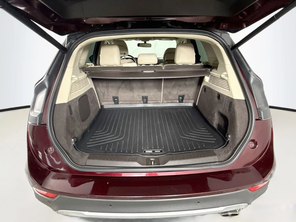 Used 2017 Burgundy Lincoln Select image 24