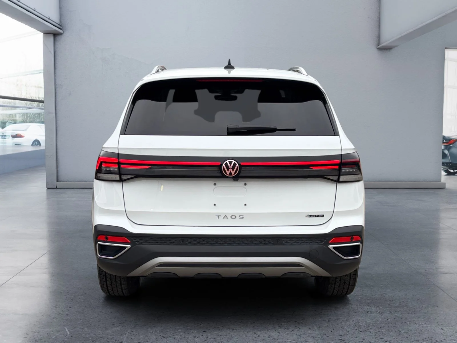 Certified Used 2025 Deep Black Pearl Volkswagen Comfortline image 4