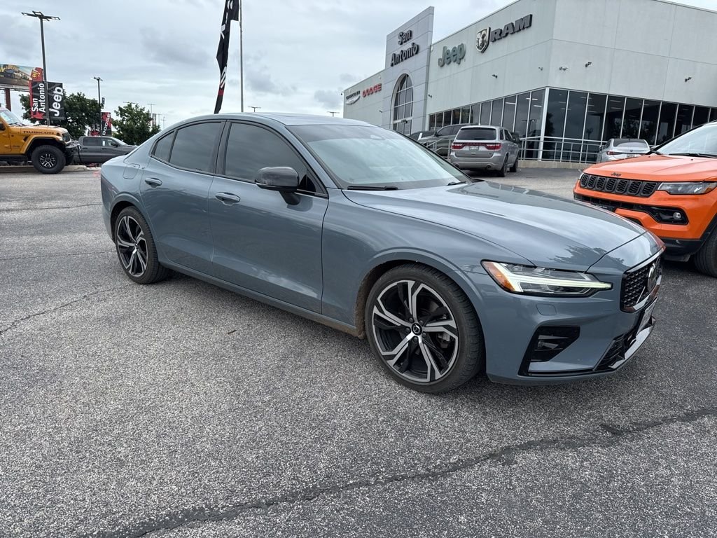2024 Volvo S60 B5 Core Dark Theme AWD's photo