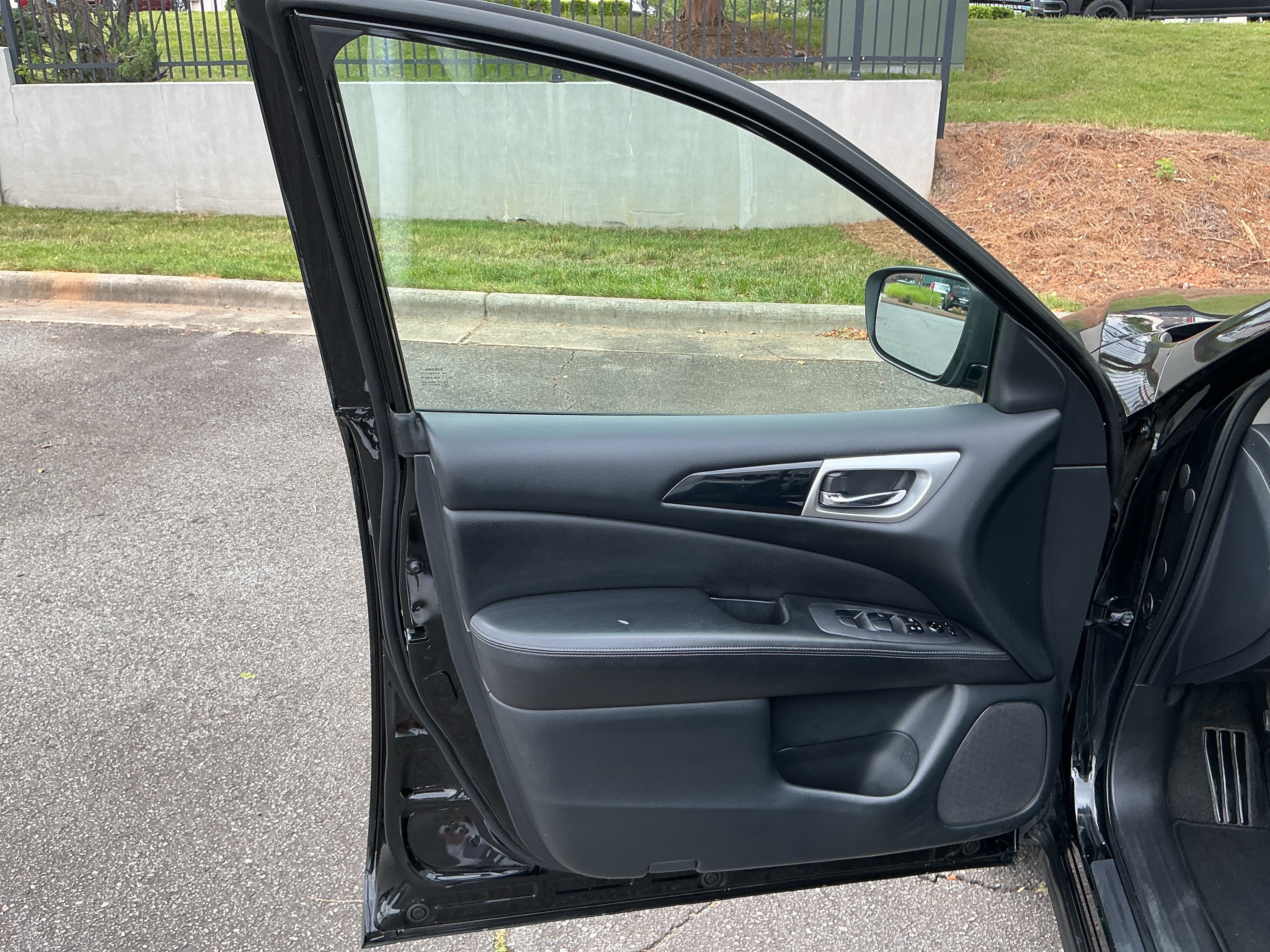Used 2020 Magnetic Black Pearl Nissan S image 11