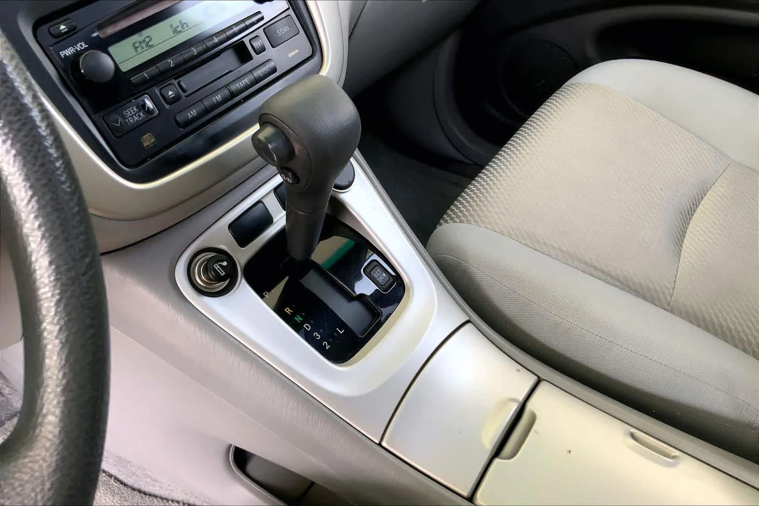 Used 2007 Millenium Silver Metallic Toyota  image 16