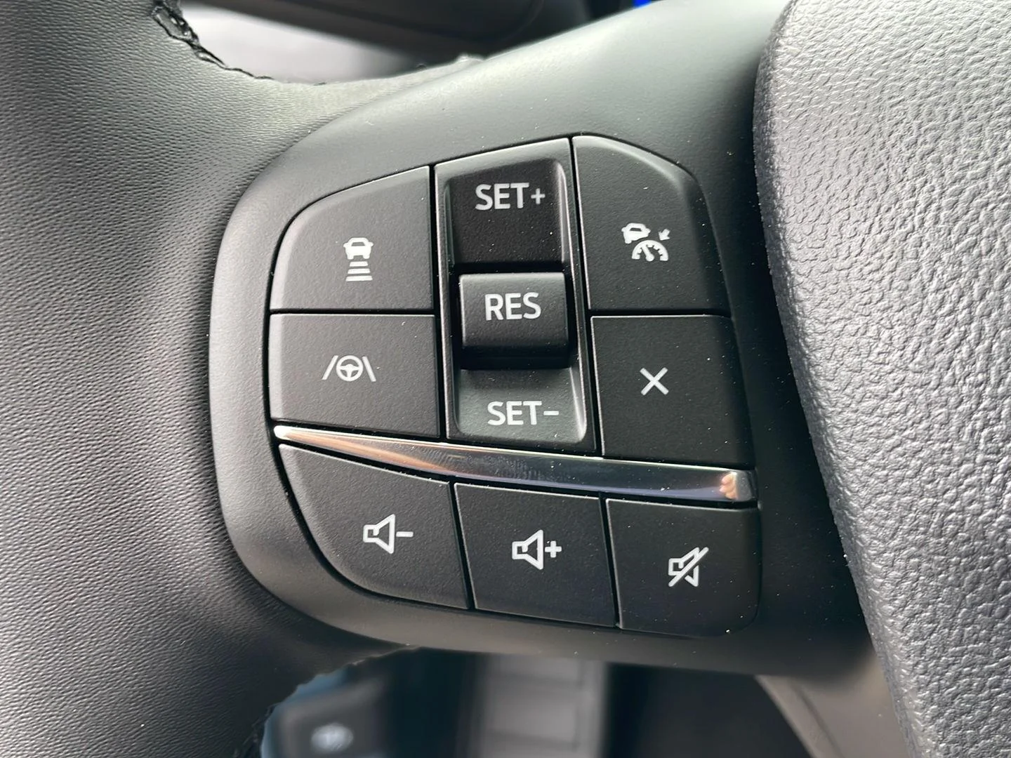 New 2026 Carbonized Gray Metallic Ford LARIAT image 14